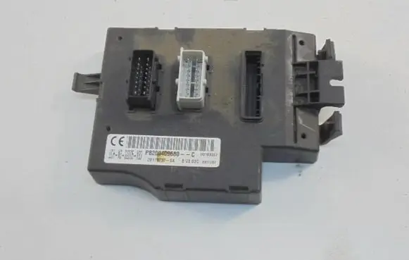 Renault Trafic II (X83) Other control units/modules P8200409680C