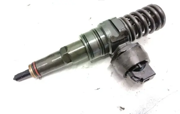 Skoda Octavia Mk2 (1Z) Fuel injector 038130073AG 0414720215