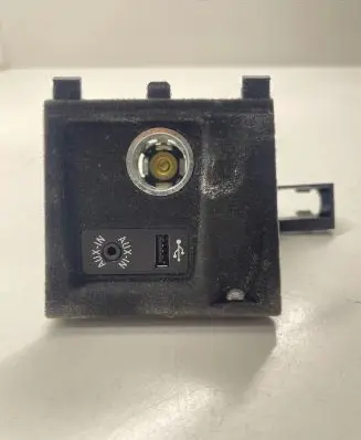 BMW 6 F06 Gran coupe AUX in-socket connector 9241620 58450713 105058243C