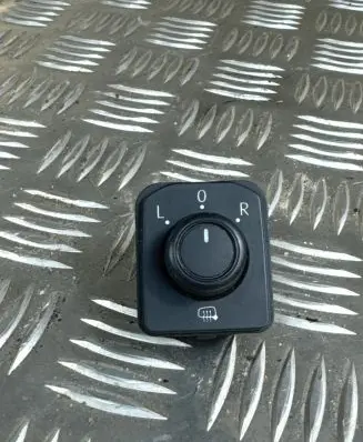 Volkswagen PASSAT B8 Wing mirror switch 3G0959565