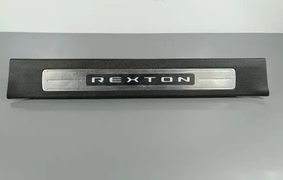 SsangYong Rexton Front sill trim cover 7727136000