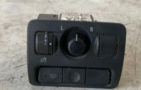 Subaru Outback Wing mirror switch