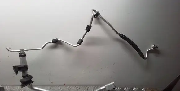 Porsche Macan (95B) Air conditioning (A/C) pipe/hose 8R2260712E 95B816741D