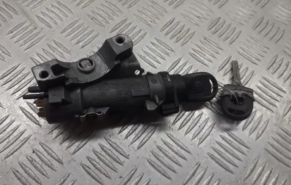 Volkswagen Polo IV 9N3 Ignition lock 4B0905851