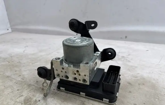 Volvo XC90 ABS Pump P31445475 31445475 10062437541