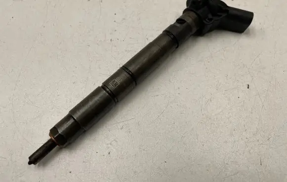 Audi A6 S6 C6 4F Fuel injector 059130277AB 060113 0445115037