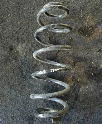 Volkswagen Golf V Rear coil spring
