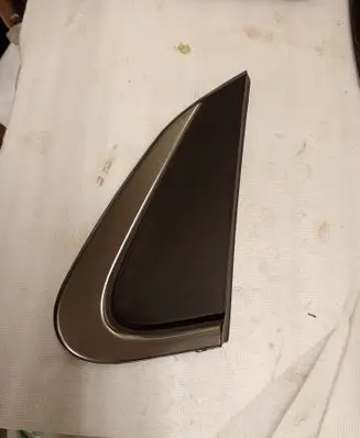 Rear fender molding trim
