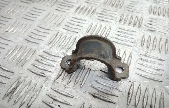Toyota RAV 4 (XA20) Sway bar bush bracket, front 