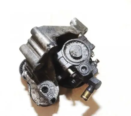 Ford Focus Power steering pump 9bb0702