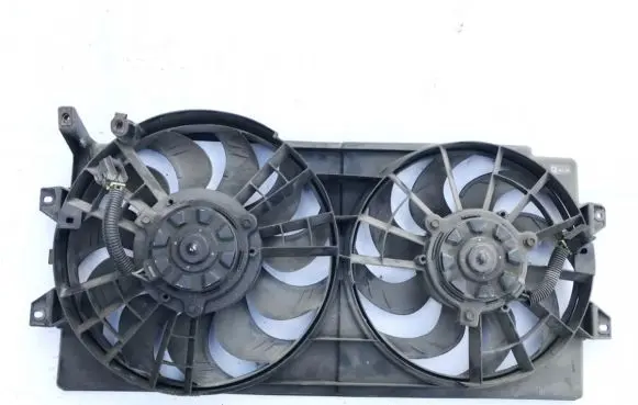 Radiator cooling fan shroud