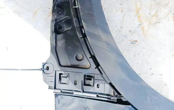 Volvo XC90 Front bumper mounting bracket