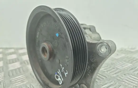 Mercedes-Benz E W212 Power steering pump A0064667501 7693955169
