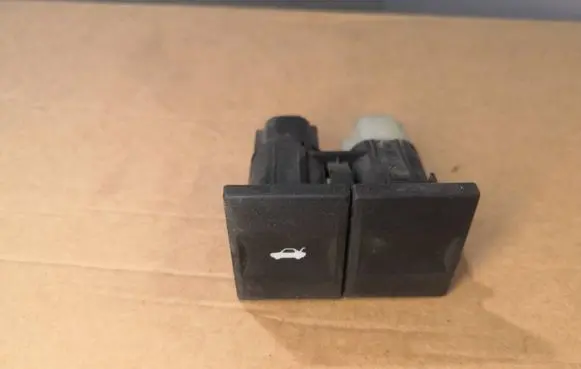 Tailgate opening switch