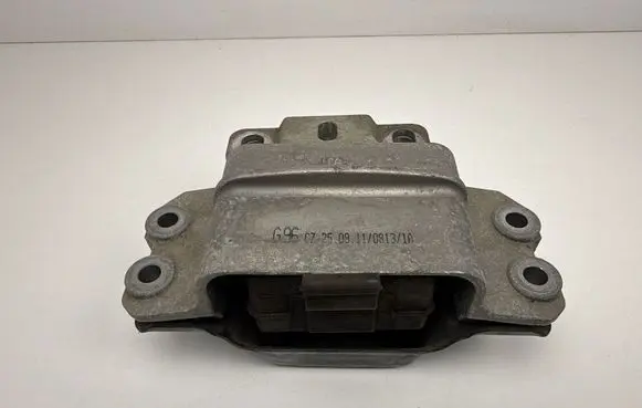Seat Altea XL Engine mount bracket 1K0199555