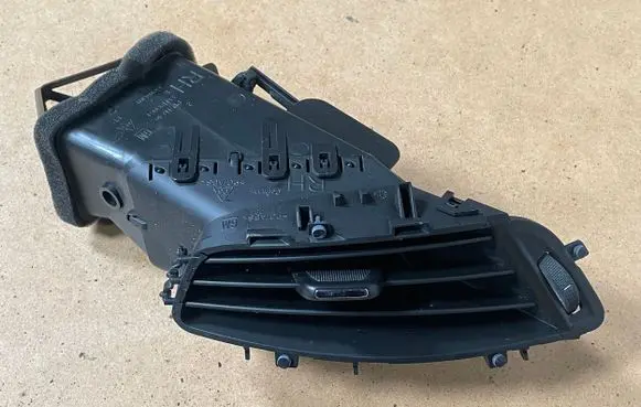 Opel Zafira C Dash center air vent grill 20885182