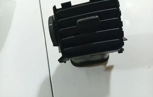 Dash center air vent grill