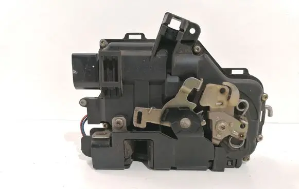 Audi A6 S6 C5 4B Front door lock 4B1837016G
