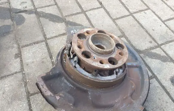 Mercedes-Benz CLS C219 Rear wheel hub