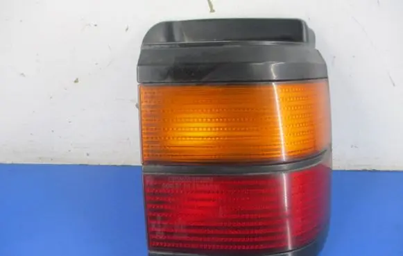 Volkswagen PASSAT B3 Rear/tail lights 333945112