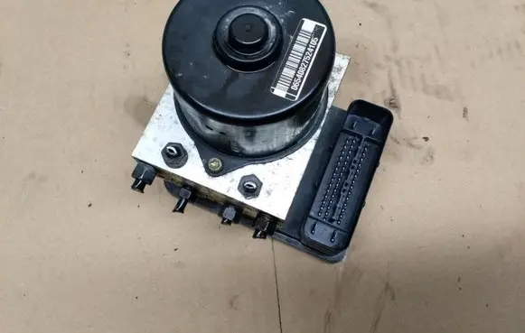 Volkswagen Golf IV ABS Pump 1C0907379C 10096003113 1J0614117E