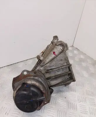 Engine mounting bracket