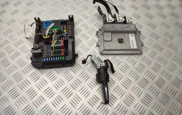 Citroen C4 Cactus Engine ECU kit and lock set 9811545080 9807532080 9663123380