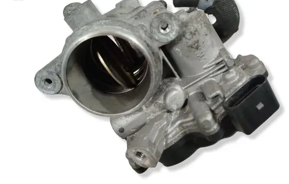 Volkswagen Tiguan Throttle valve 04L128063AA 04L128059A