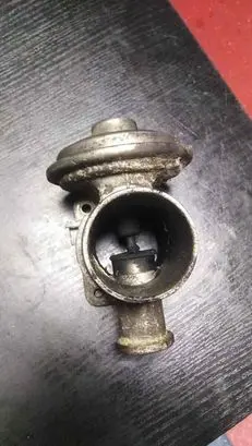 BMW 5 E39 EGR valve 7785452