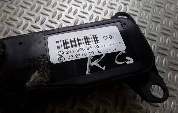 Mercedes-Benz E W211 Wing mirror switch 2118208310