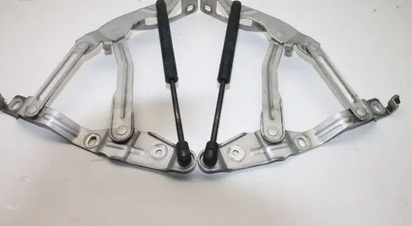 Audi TT Mk1 Engine bonnet/hood hinges 8N0823301 8N0823302