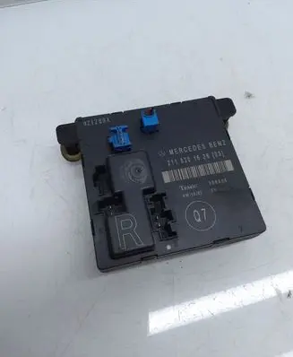 Mercedes-Benz E W211 Door control unit/module 2118201626