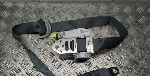 Toyota Prius+ (ZVW40) Rear seatbelt 0538156