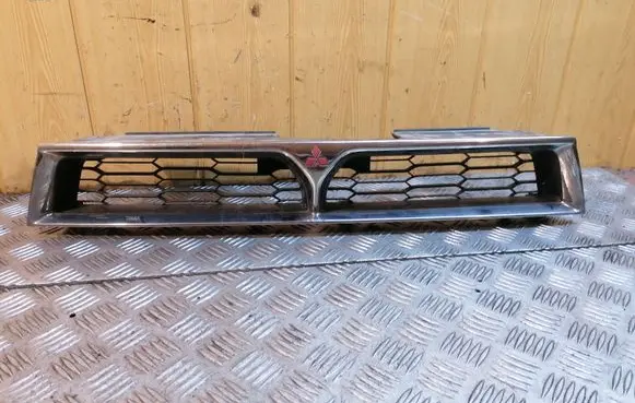 Mitsubishi Galant Front bumper upper radiator grill