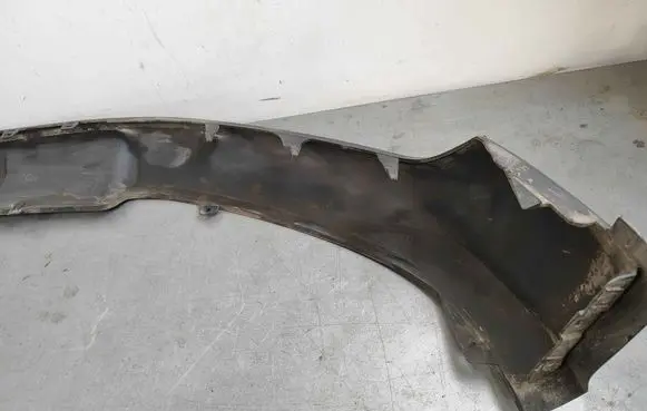 Front bumper lip