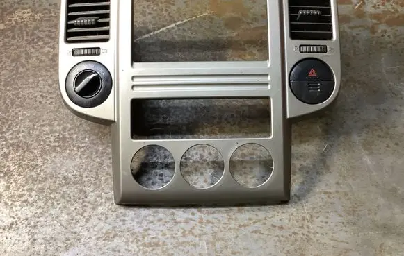 Nissan X-Trail T30 Dash center air vent grill 68260EQ100