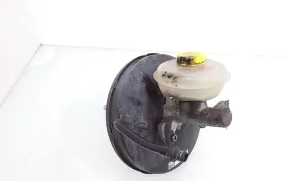 Volkswagen PASSAT B5 Brake booster 8D0612105F 8D0611301