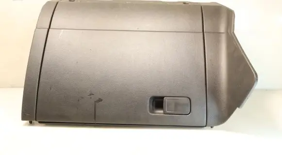 Volkswagen Golf VII Glove box