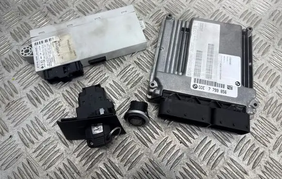 BMW 3 E90 E91 Engine ECU kit and lock set 7799856
