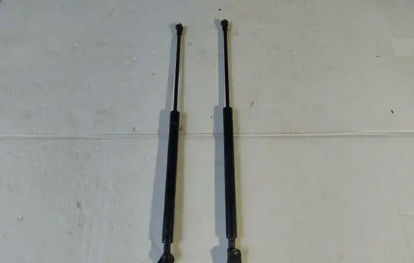 Toyota Avensis T250 Tailgate/trunk strut/damper