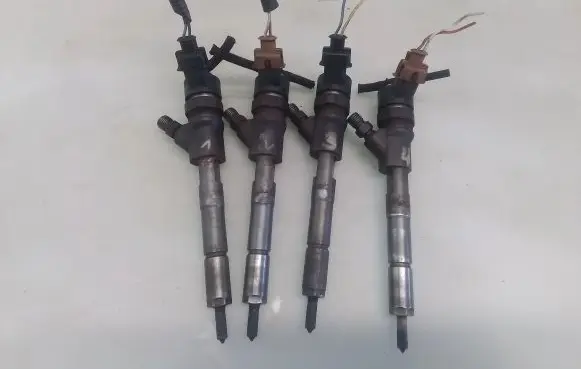 Toyota Yaris Fuel injectors set 0445110262
