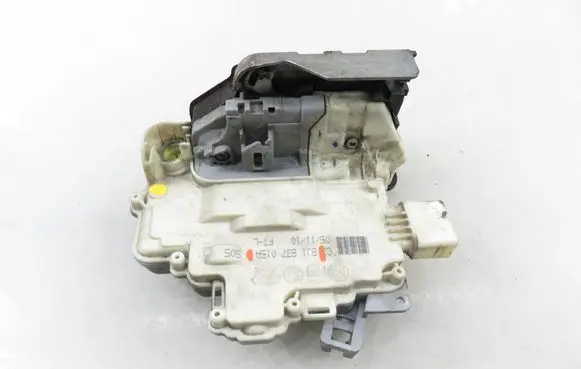 Porsche Cayenne (92A) Front door lock 8J1837015A