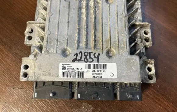 Renault Megane III Engine control unit/module 237101454r s180067142a