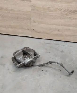 Mercedes-Benz C W205 Front brake caliper