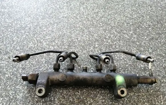 Nissan X-Trail T30 Fuel main line pipe