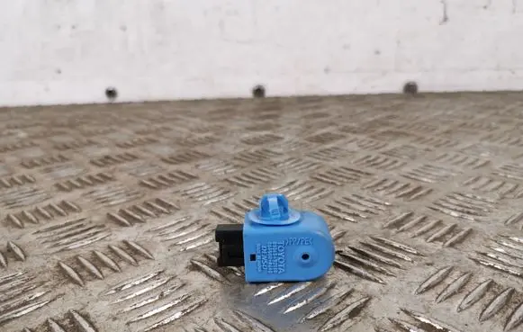 Toyota RAV 4 (XA40) Horn buzzer relay 0689004690 8934372010