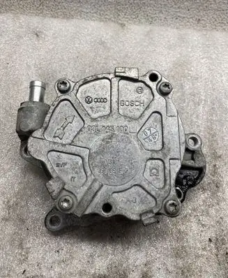 Volkswagen Golf VI Vacuum pump 03L145100