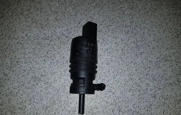 BMW 3 E46 Windscreen/windshield washer pump 8362154