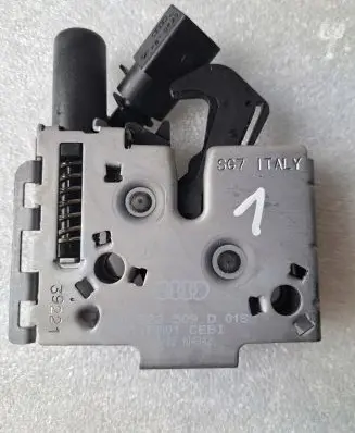 Audi A5 Engine bonnet/hood lock/catch
