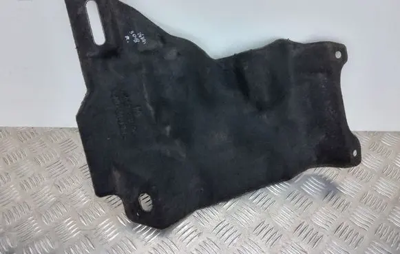 Peugeot 3008 II Heat shield in engine bay 9811684580
